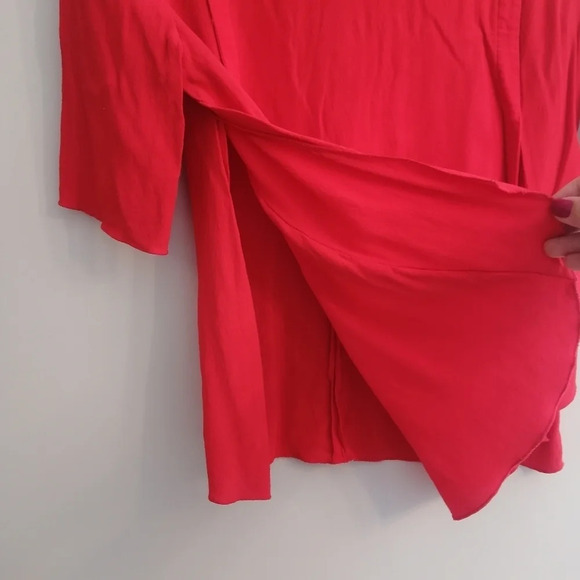 Aritzia Babaton Half Sleeve Red Crepe Blouse with Side Slits Small - Picture 7 of 16